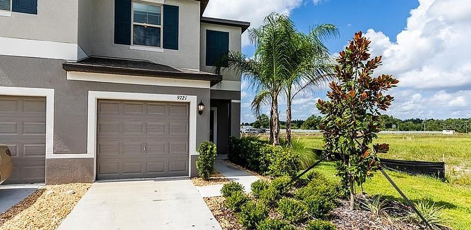 1st image of 9706 Pembrooke Pines Dr