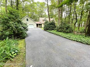 122 Rena Dr, Effort, PA 18330