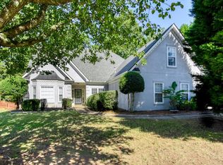 920 Georgian Hills Dr, Lawrenceville, GA 30045