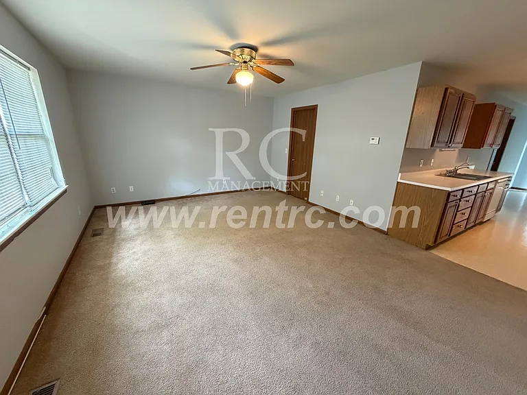 712 W Elm St #W — Photo 9