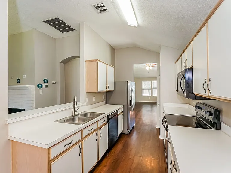 317 Taylor St — Photo 8