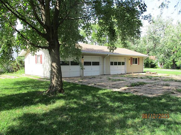 2nd image of 1611 Kemper Pl