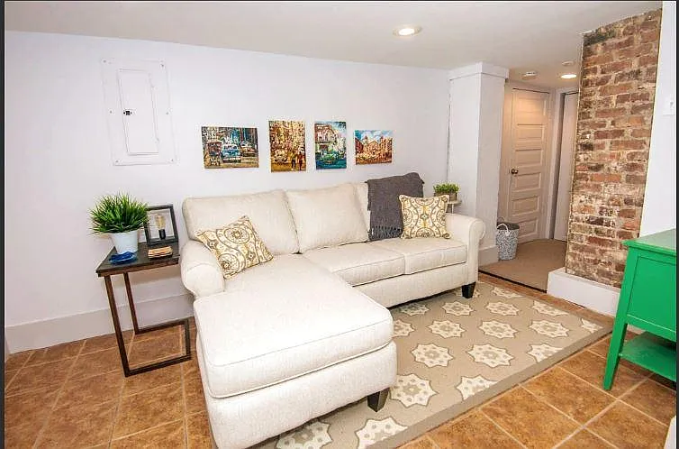 Living room - fully furnished - 1070 Hemphill Ave NW #B