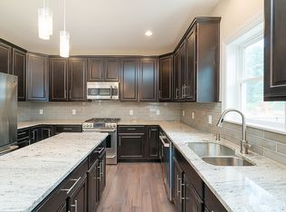 8 Old Stirling Rd, Warren, NJ 07059