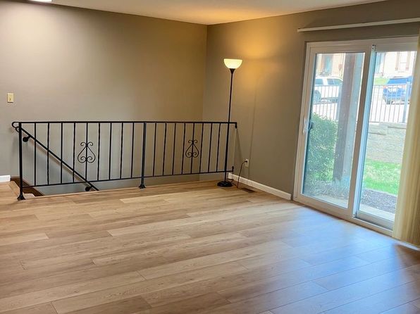 5593 Baronridge Dr APT 7, Saint Louis, MO 63129