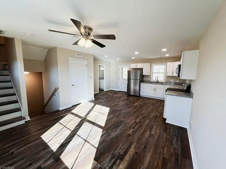 105 E Highfill Ave #105 — Photo 4