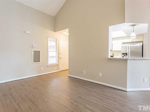5th image of 107 Killam Ct APT 2D