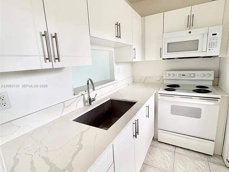 5011 W Oakland Park Blvd #310 — Photo 3