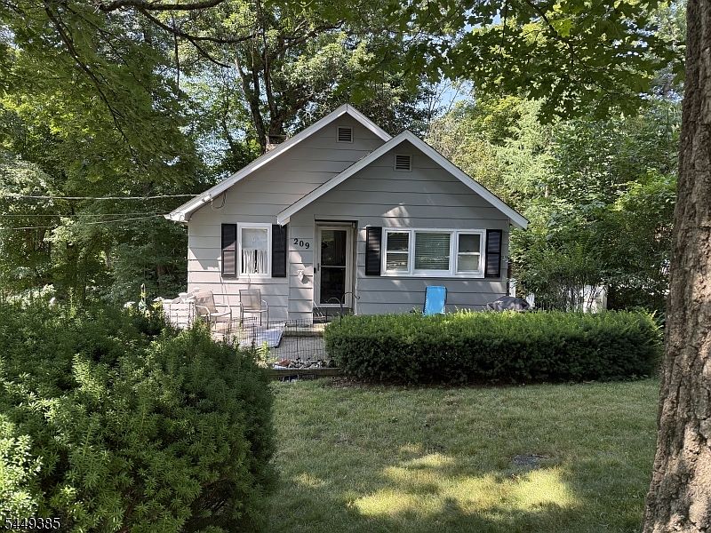 1st image of 209 Wawayanda Rd