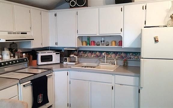 3rd image of 100 Lakeside Dr