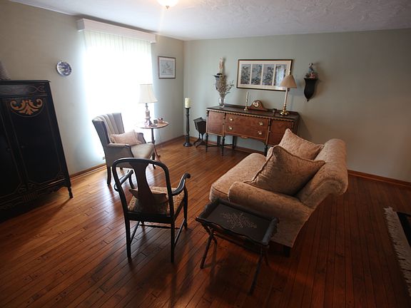FORMAL LIVING ROOM