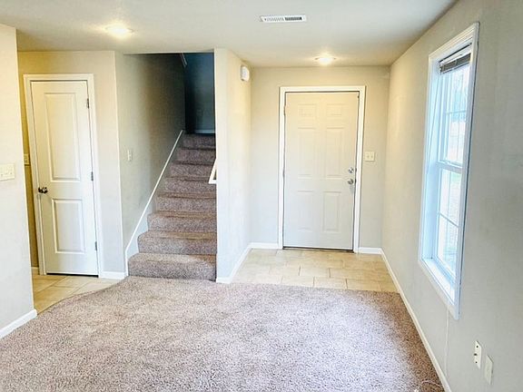 3rd image of 2901 Elm Creek Dr