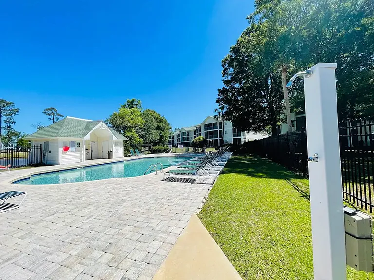 581 Blue River Ct #H — Photo 11