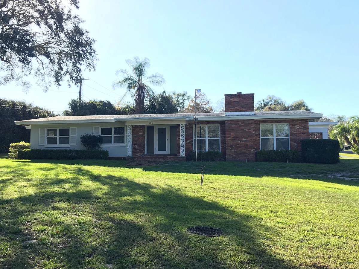 Photo 1 of 24 - 1301 W Lake Otis Dr SE - Winter Haven, FL Primary Photo - 1301 W Lake Otis Dr SE