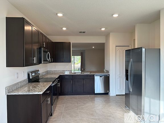 4th image of 923 Guadalupe Dr
