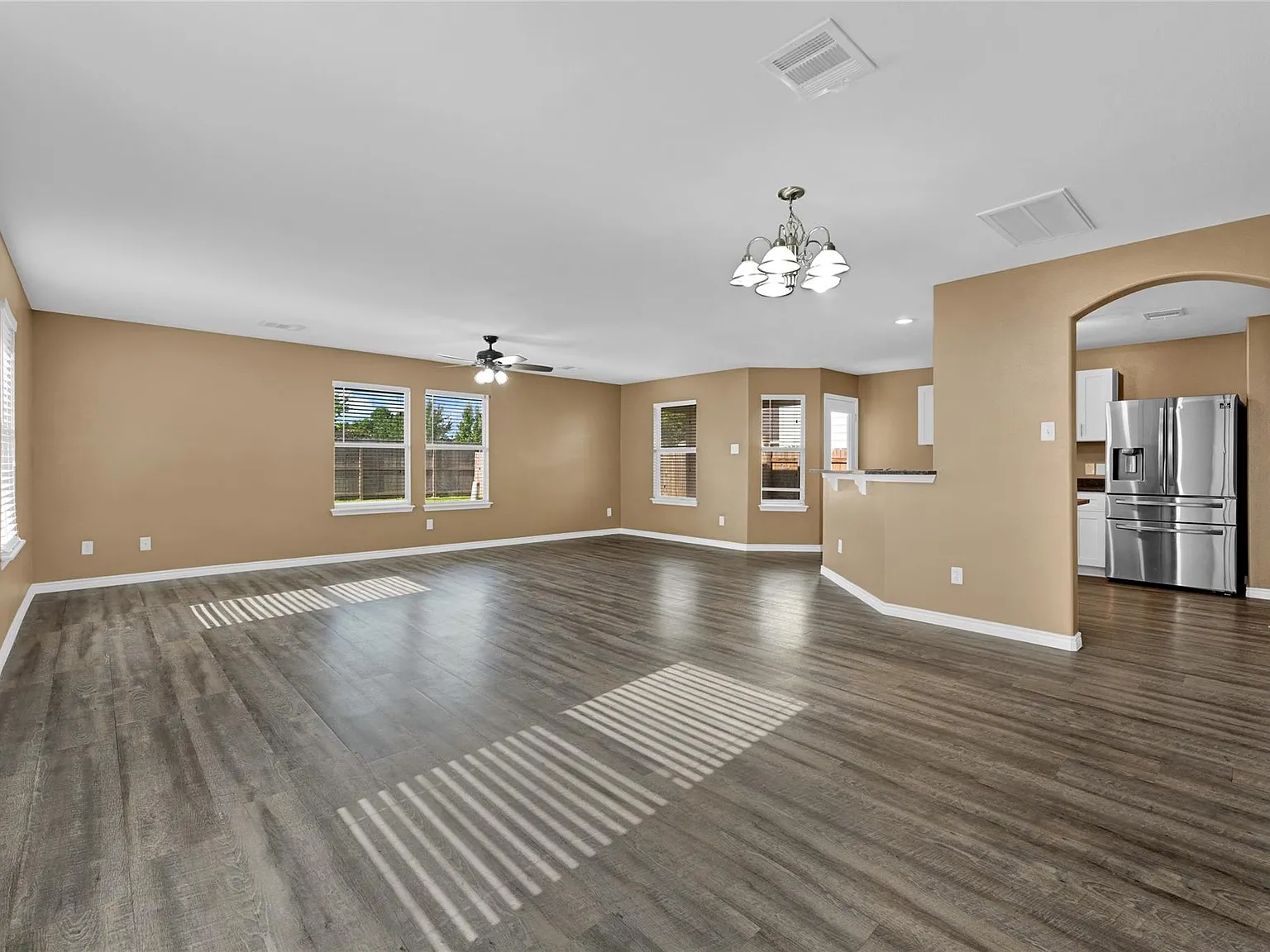 3 bed, 2.5 bath, 1922 sqft, $2,200 — Photo 4