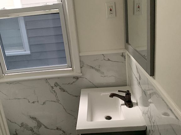 2nd image of 20 Franklin Ter APT 2