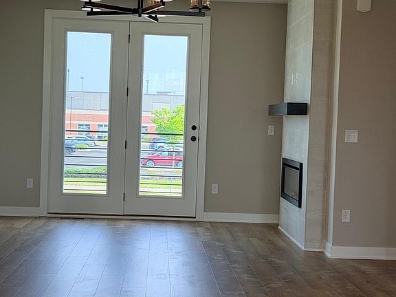3rd image of 406 Elite St #406