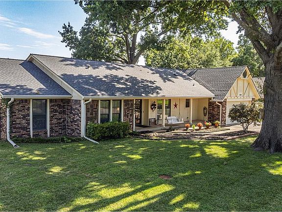 3rd image of 1109 Sherwood Ln