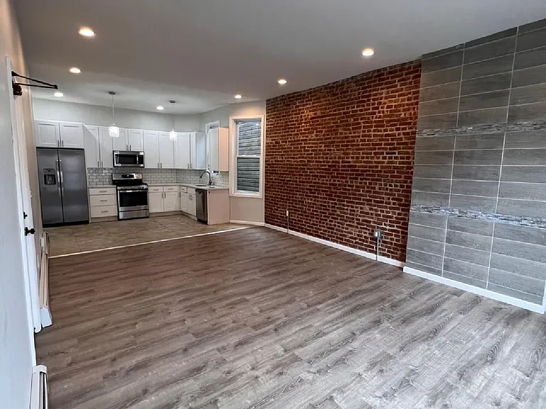1112 Summit Ave #2 — Photo 6
