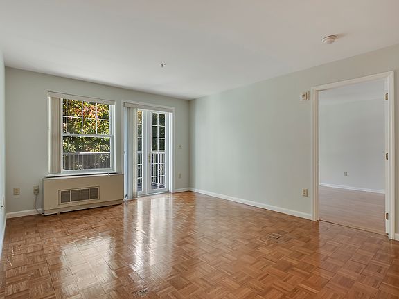 5th image of 215 Sutton Dr #215