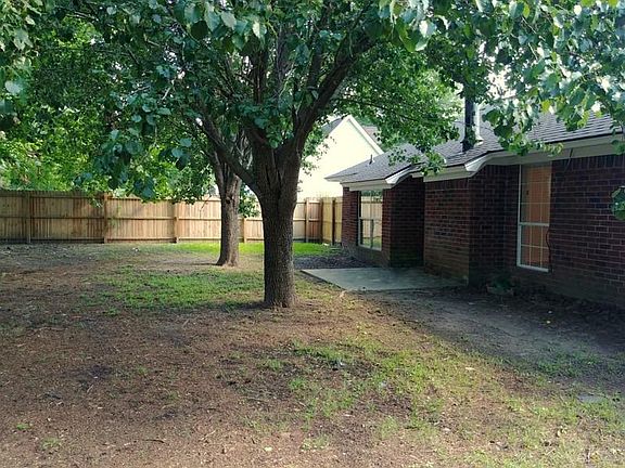 FENCED-IN SHADY BACKYARD PERFECT FOR GET-TOGETHERS WITH FAMI