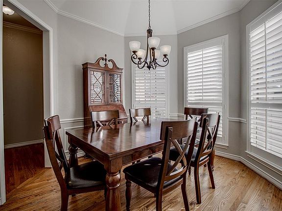 4th image of 1329 Willow Ln