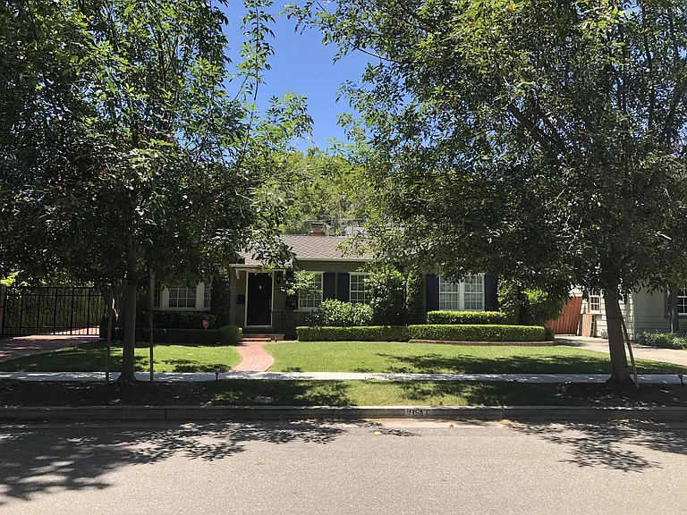 1051 Cherry Ave — Photo 4