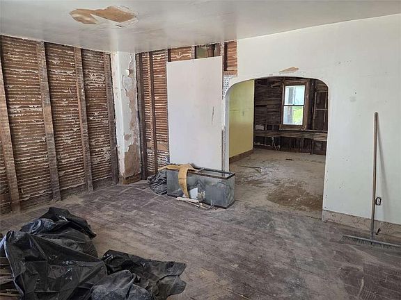 2nd image of 148 Penn St
