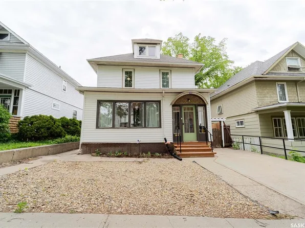 1041 2nd AVENUE NW, Moose Jaw, SK S6H 3R3