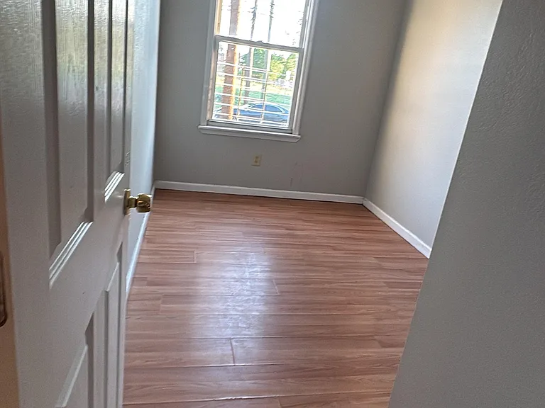 457 Hawthorne Ave #1 — Photo 2