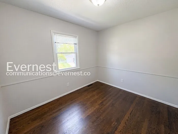 11912 Beacon Ave — Photo 16