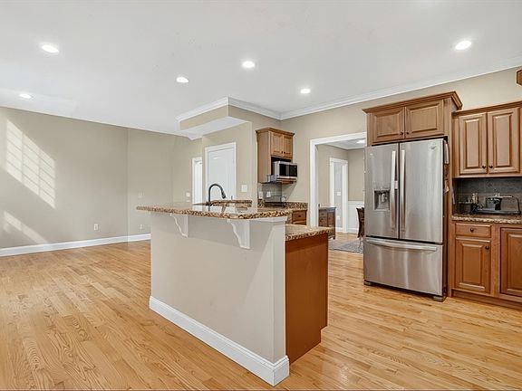 4th image of 32 Bissonnette Cir