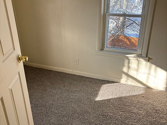 5th image of 609 Charles Ave SE