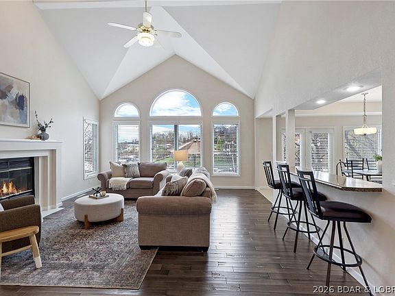 5th image of 520 Eagle Dr