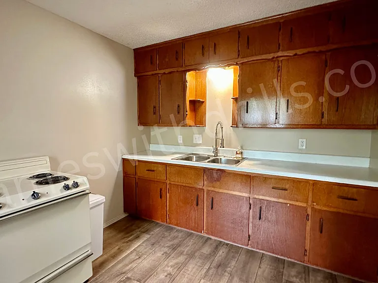 735 S Laura Ave — Photo 7