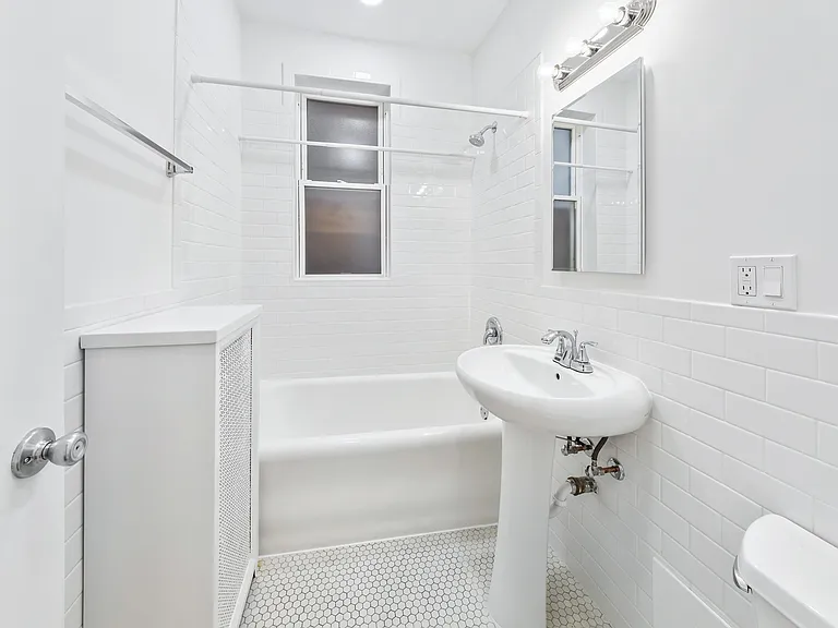 1923 W Estes Ave #2S — Photo 8