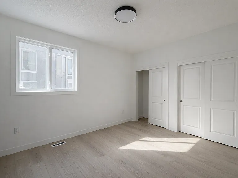 227 26th Ave NE #201 — Photo 18