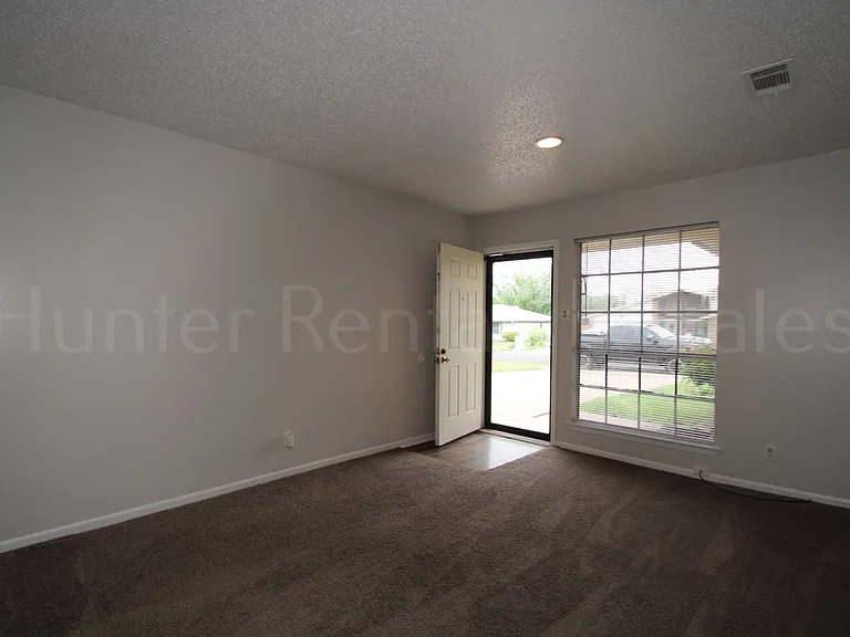 1905 Sherman Dr — Photo 6