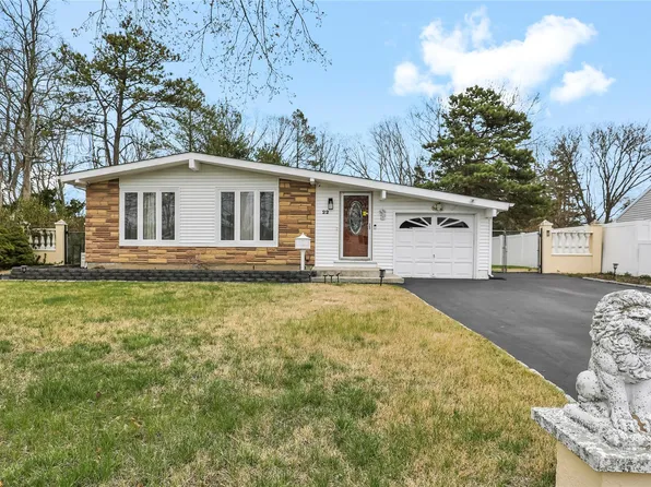 22 Morning Dr, Centereach, NY 11720