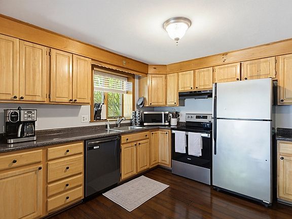 4th image of 880 Landry Ave Unit 1