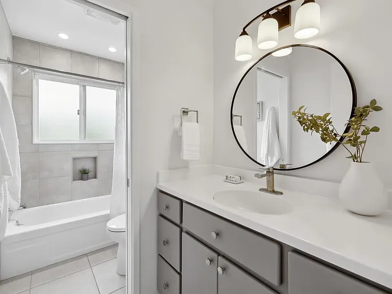 880 Chamberlain Ct — Photo 16