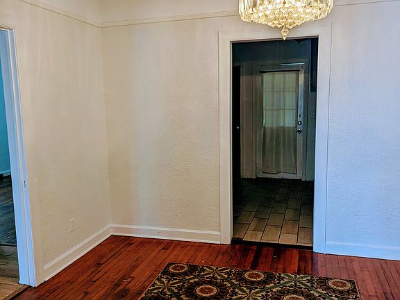 4th image of 755 Huron St