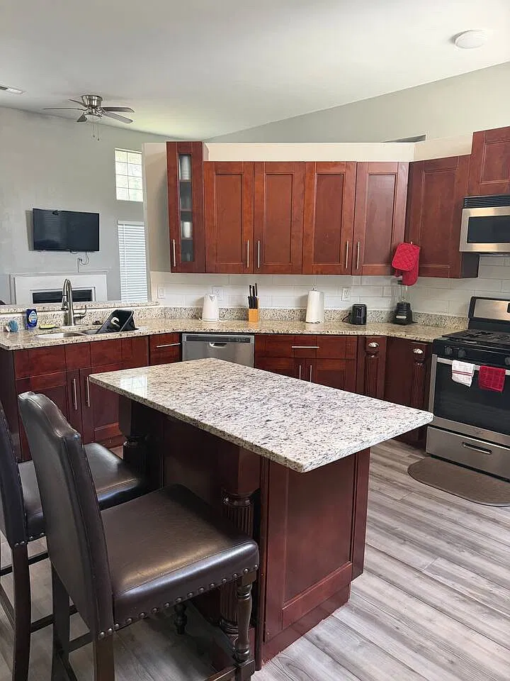 3 bed, 1336 sqft, $2,700 — Photo 3