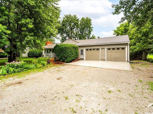 924 E 21st St, Lawrence, KS 66046