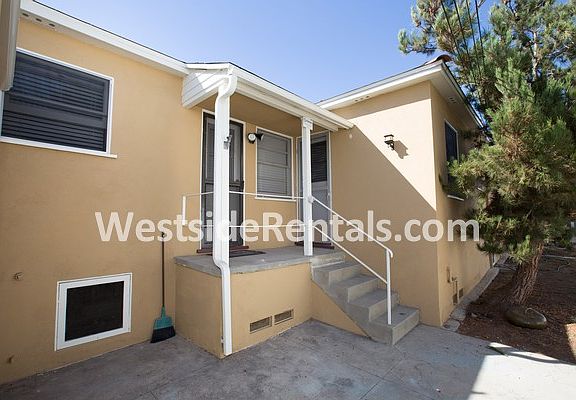 4th image of 2202 Ocean Park Blvd APT C