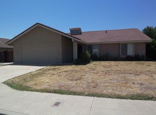 216 Magnolia Ave, Clovis, CA 93611
