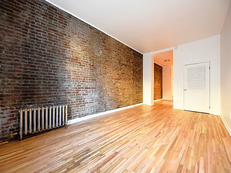 405 W 21st St #1RE — Photo 3