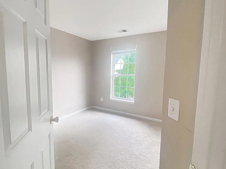 106 Pittman Ct — Photo 8