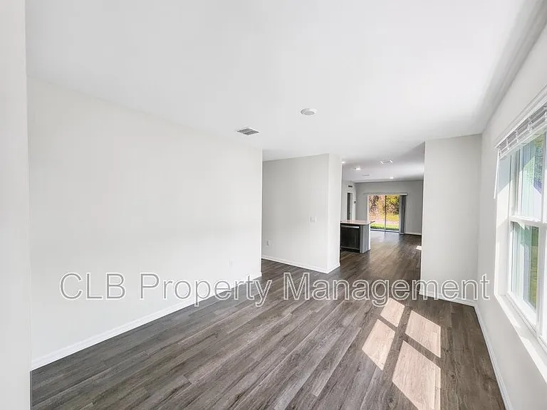 982 Commons Way — Photo 4